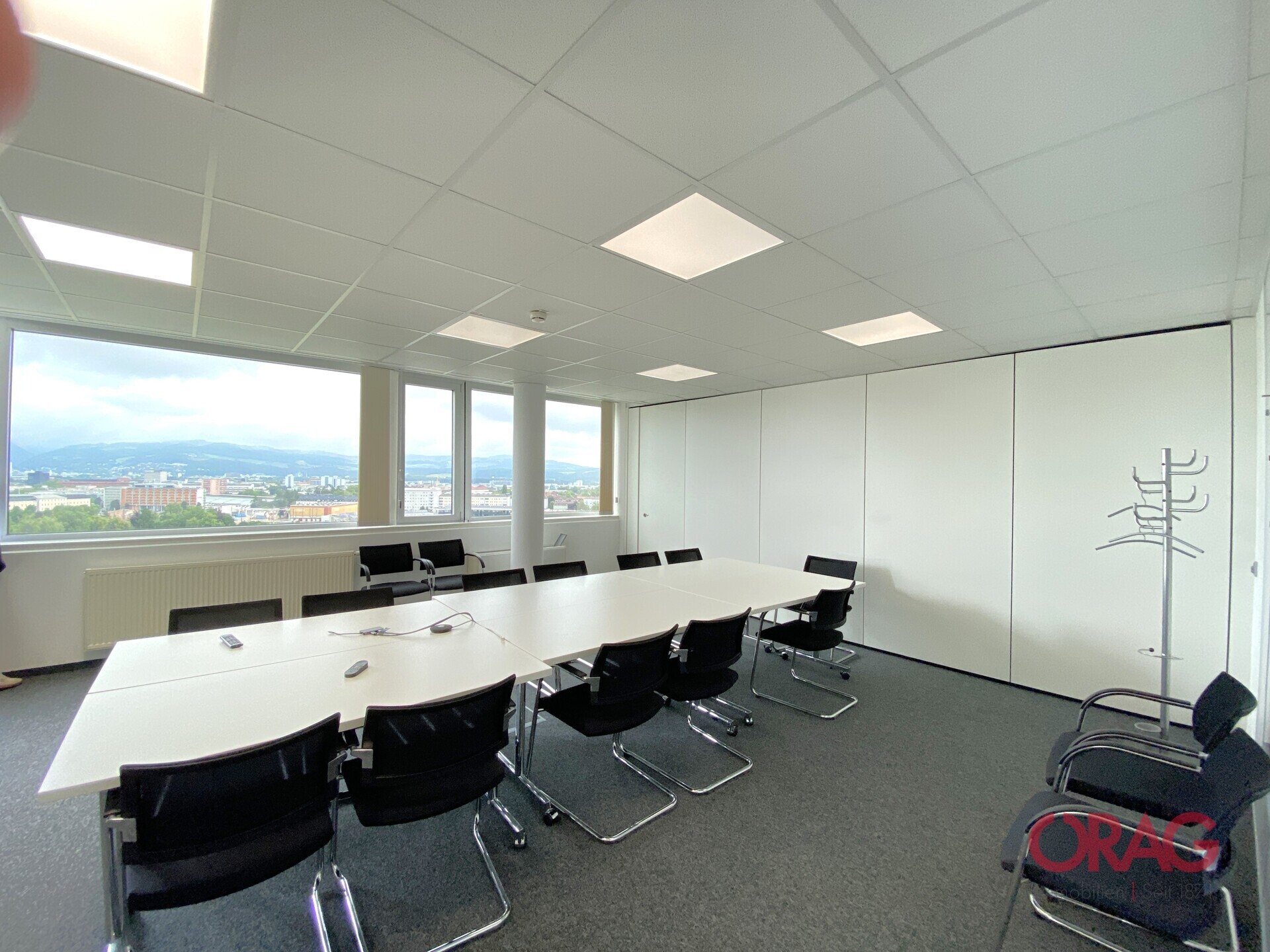 Großzügige & helle Büroflächen mit guter Infrastruktur - herrliche Aussicht