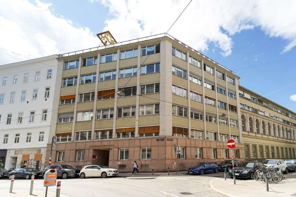 Storage space in the HSW-Ofﬁcepark near Praterstern, 1020 Vienna