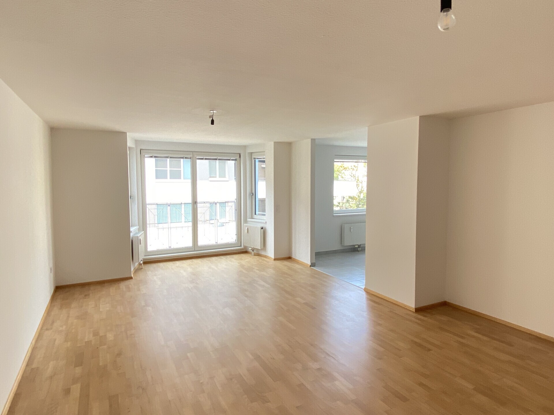Neu sanierte 4-Zimmer Wohnung mit Loggia, Nähe Kongreßpark in 1170 Wien zu mieten