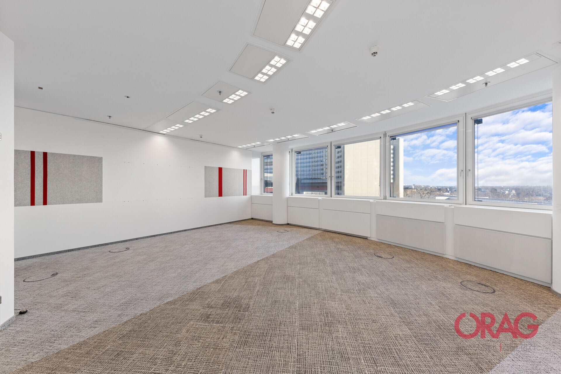 Bright offices to rent in the Andromeda Tower in 1220 Vienna