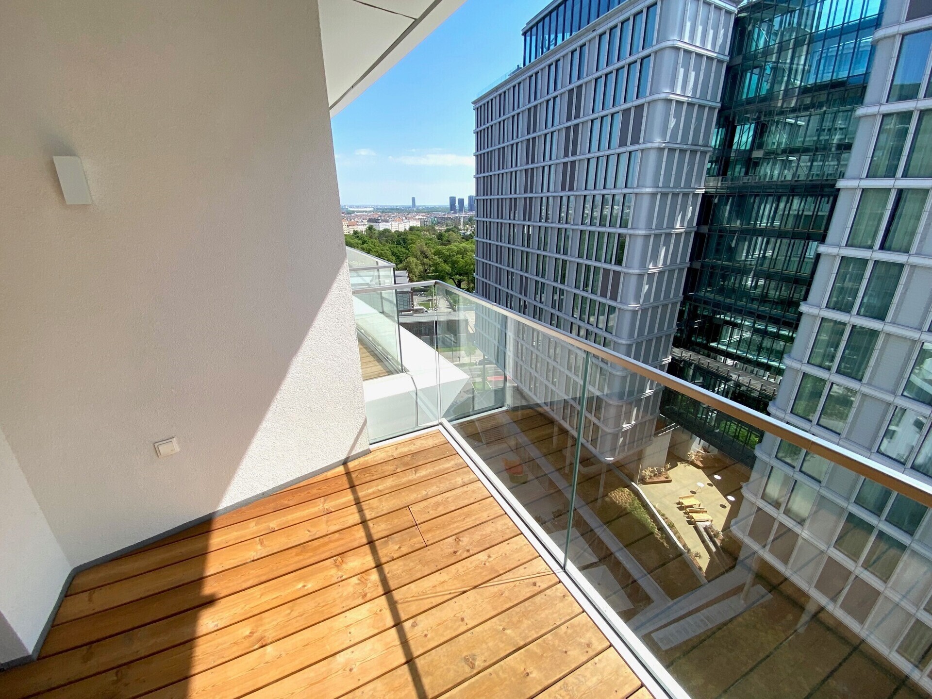 BelView Apartments: Sonnige 2-Zimmer-Wohnung mit Balkon und Aussicht im 12. OG zu mieten in 1100 Wien