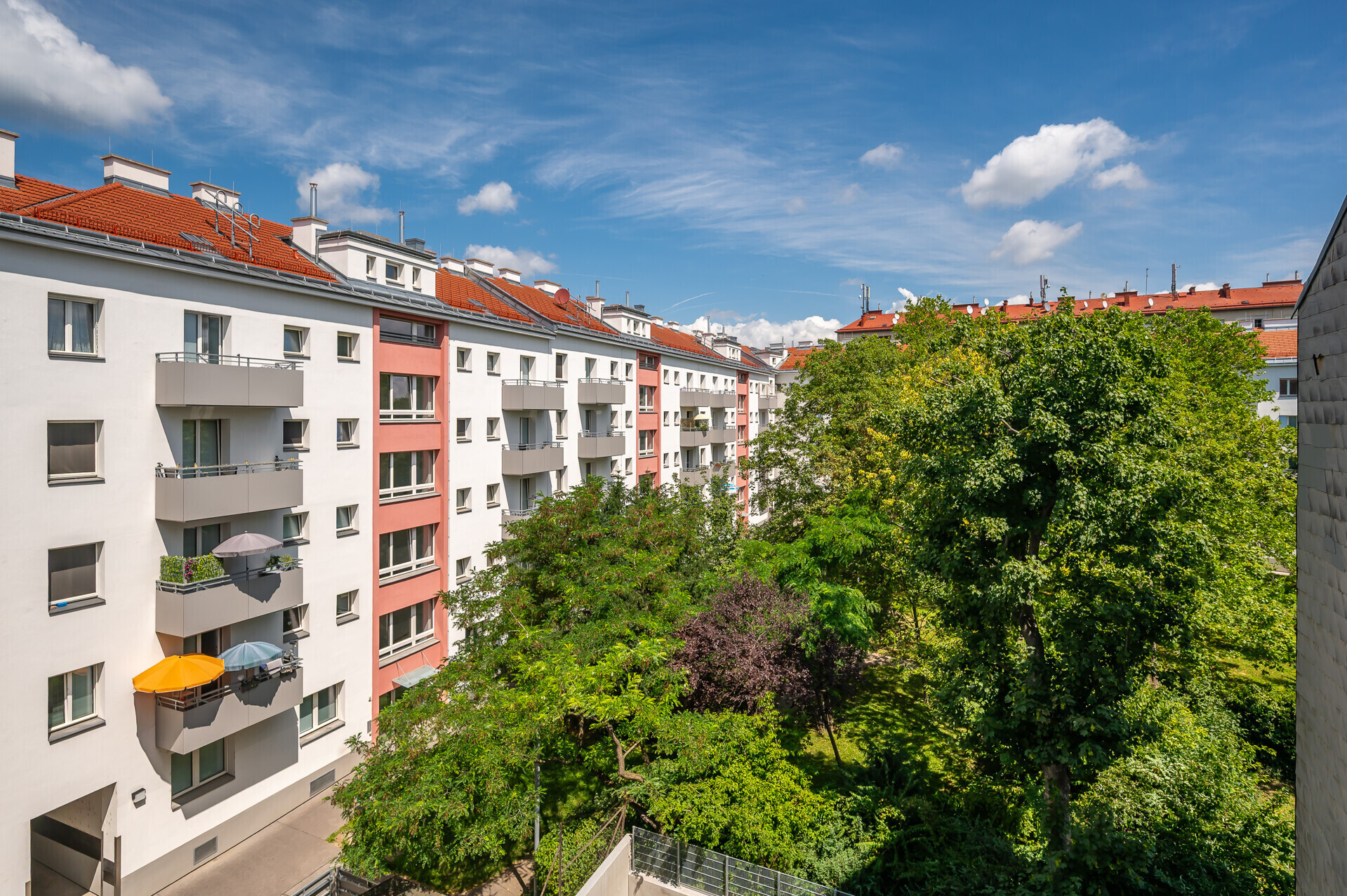 Erstbezug. Sofort verfügbar: Hochwertige Drei-Zimmer-Wohnung mit Balkon – zu mieten in 1170 Wien