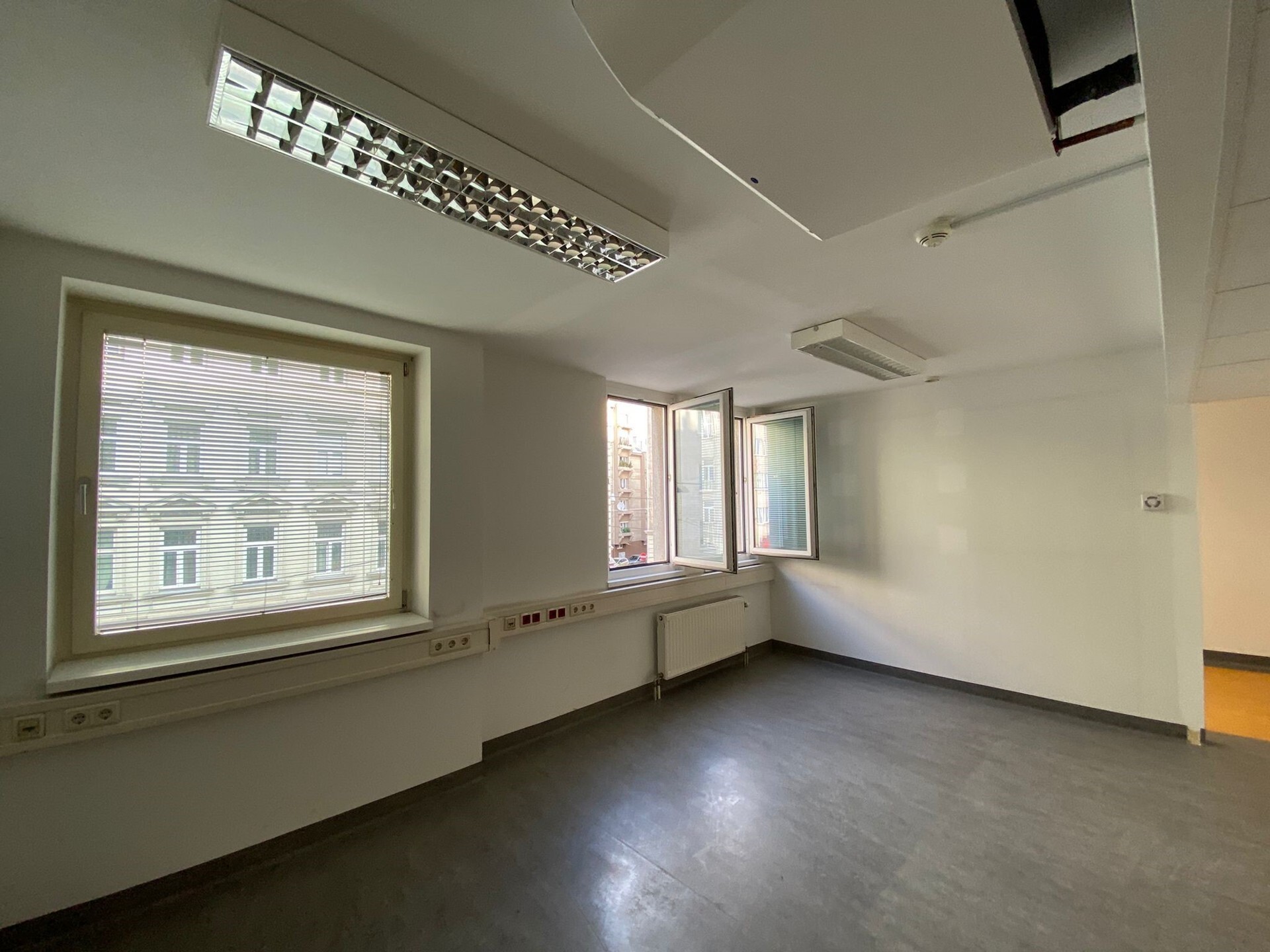 Office unit for rent in 1030