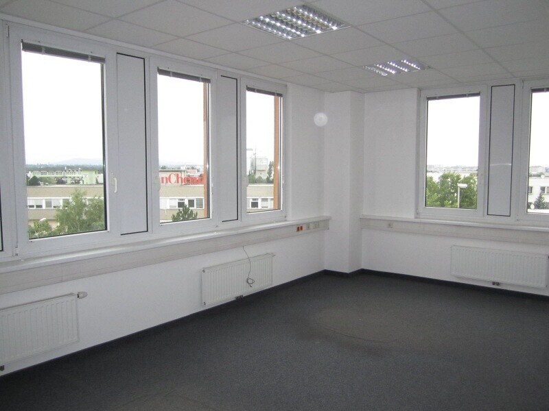 Office and storage space for rent in the 23rd district