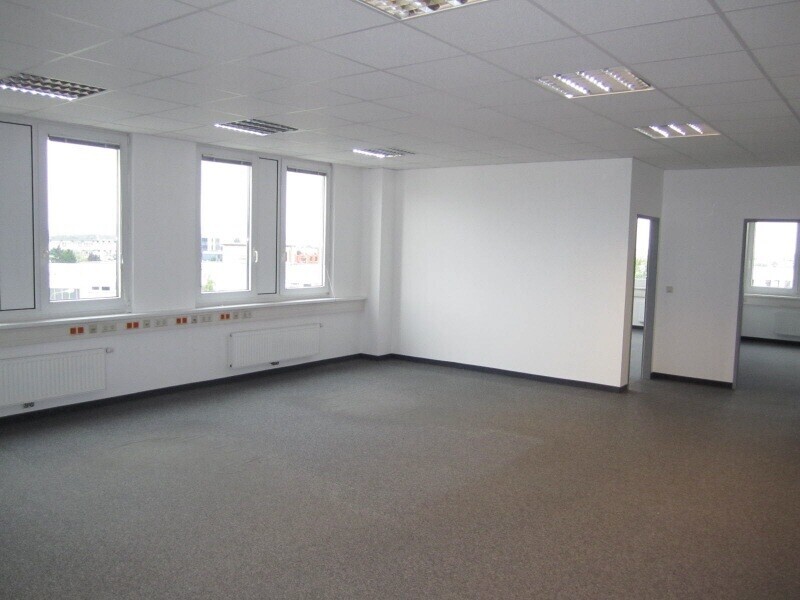 Office and storage space for rent in the 23rd district