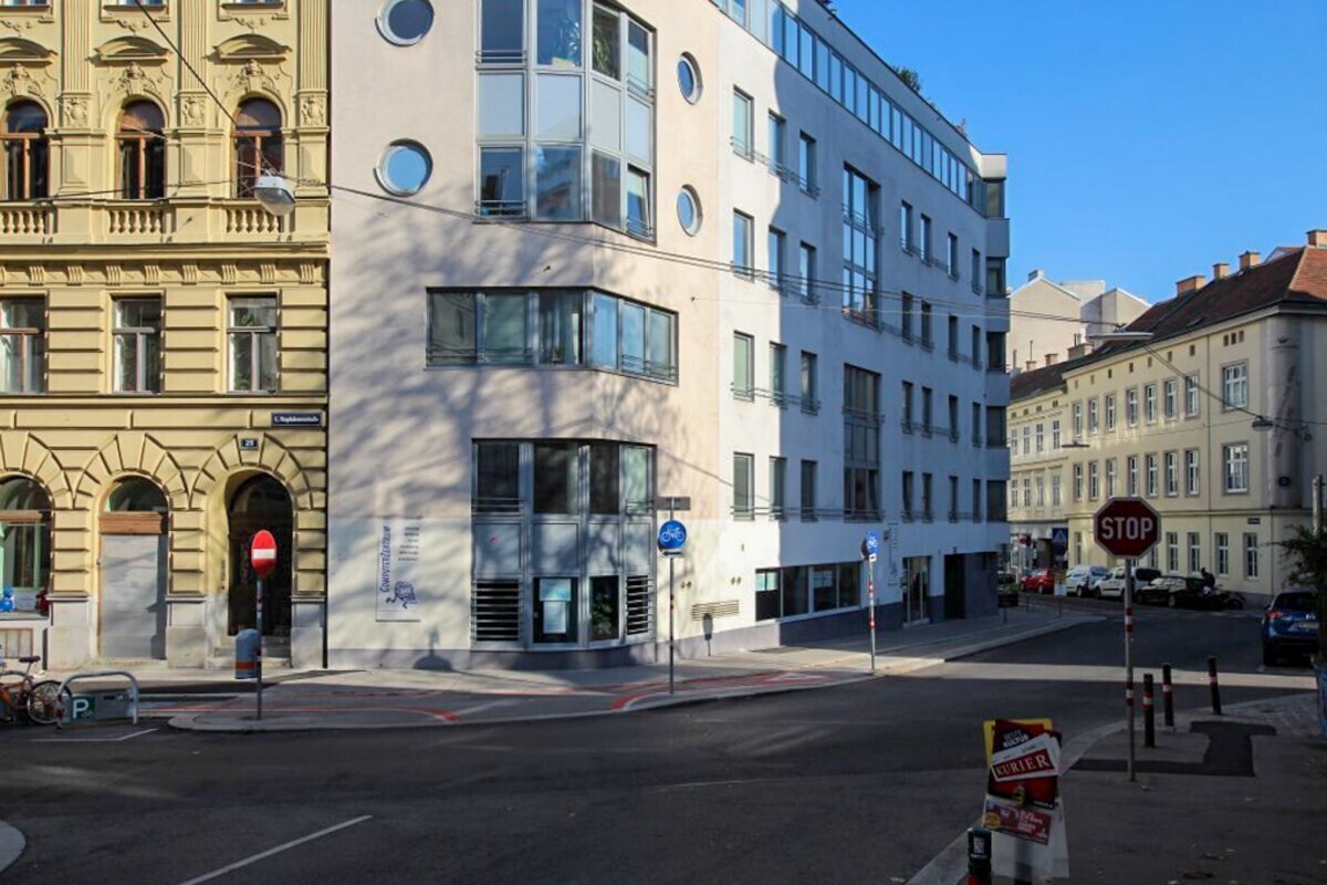 Garagen- und Stapelparkplätze in ausgezeichneter Lage in 1060 Wien, Esterhazygasse,  zu mieten