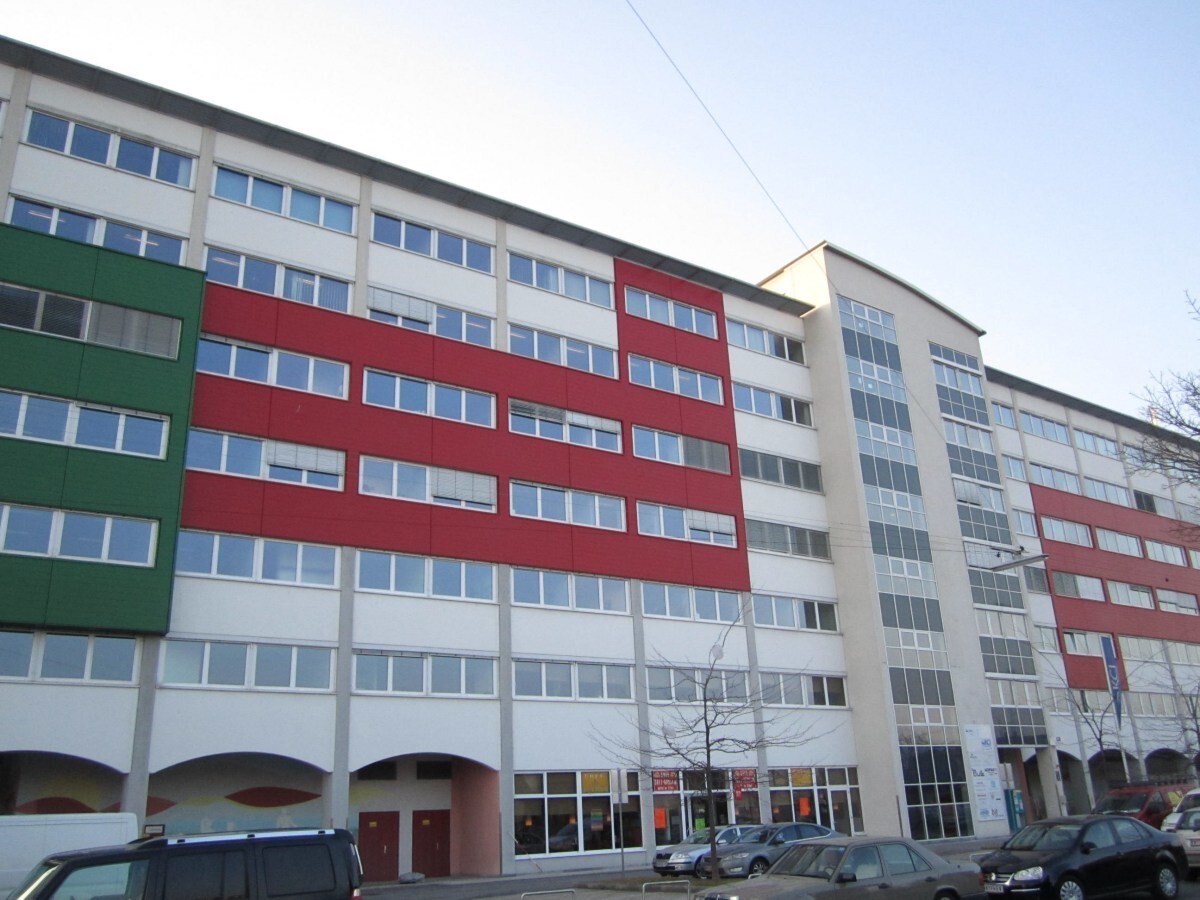 Attractive office space for rent in the U6-Center near Siebenhirten subway station - 1230 Vienna