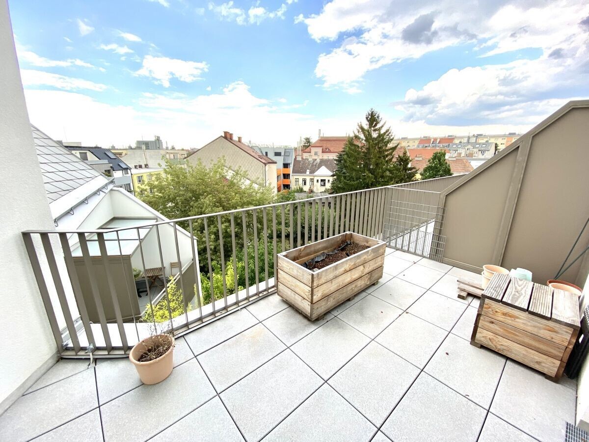 Provisionsfreie 2-Zimmer-DG-Wohnung mit Terrasse in 1210 Wien zu mieten