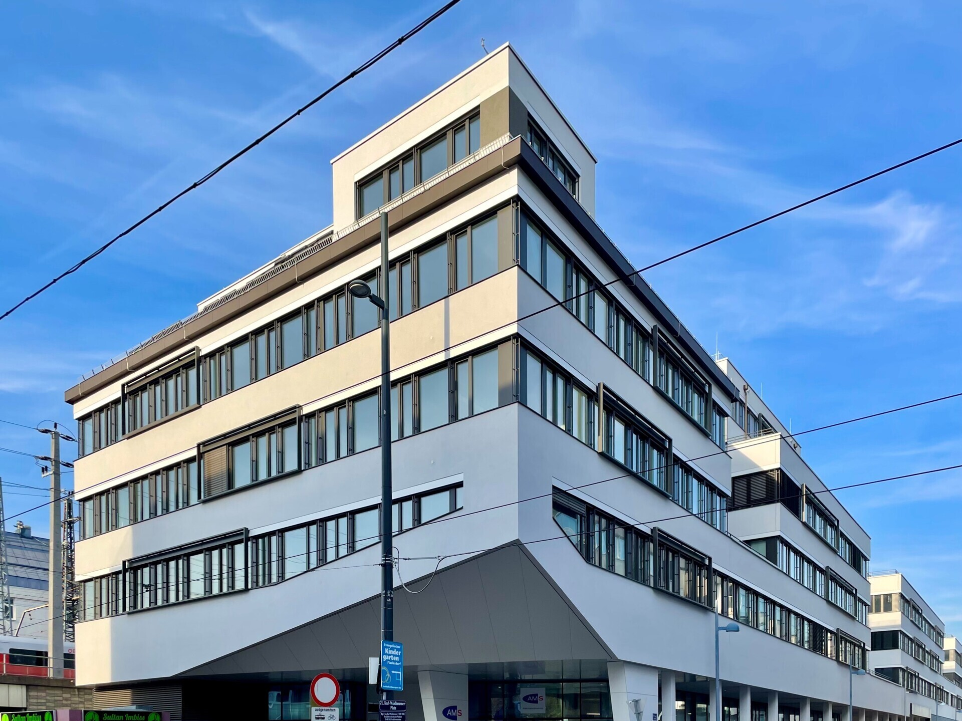 NEW OFFICE BUILDING in the HEART of FLORIDSDORF 1210 Vienna for rent