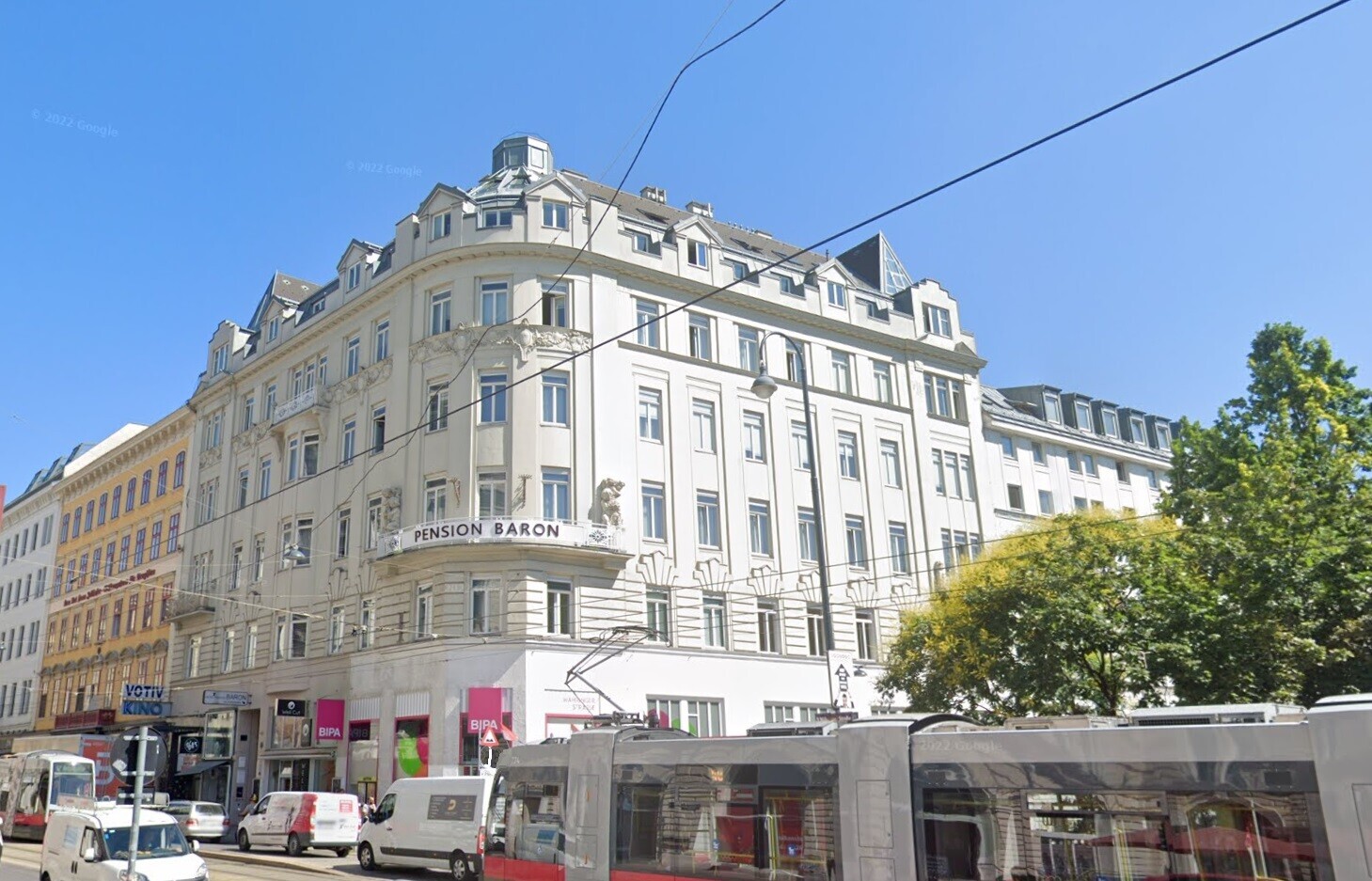 Dachgeschoss-Büro mit Blick zur Votivkirche in 1090 Wien zu miete