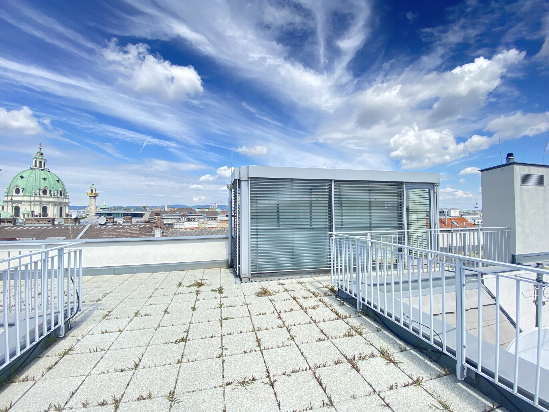Exklusive Maisonette im Dachgeschoß im herrschaftlichen Palais, mit Terrassen, Blick Richtung Karlskirche - zu kaufen in 1040 Wien