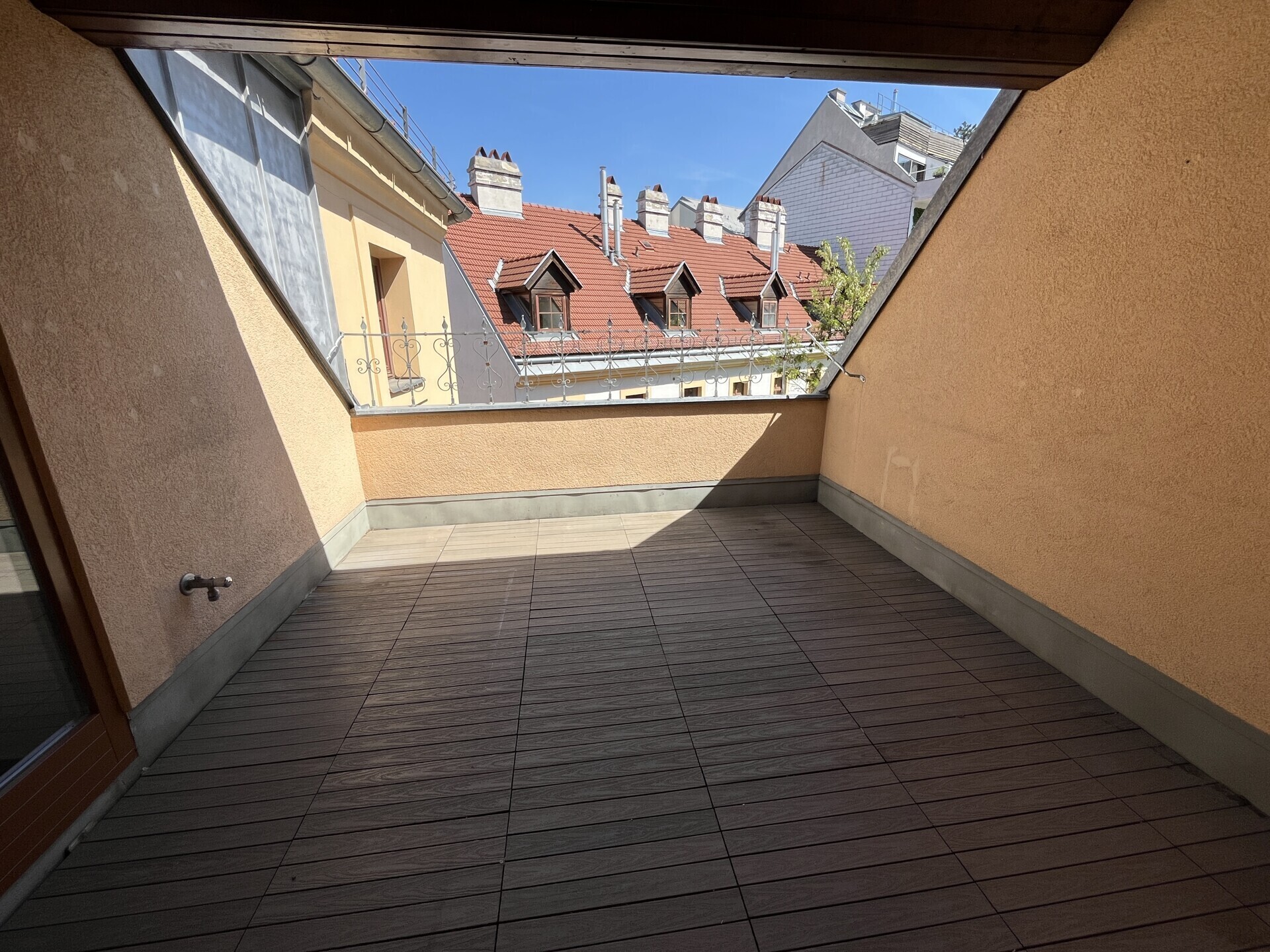 Unlimited 3-room apartment with approx. 12 m² of open space - WITHOUT PULL-UP - WITHOUT KITCHEN - for rent in 1040 Vienna