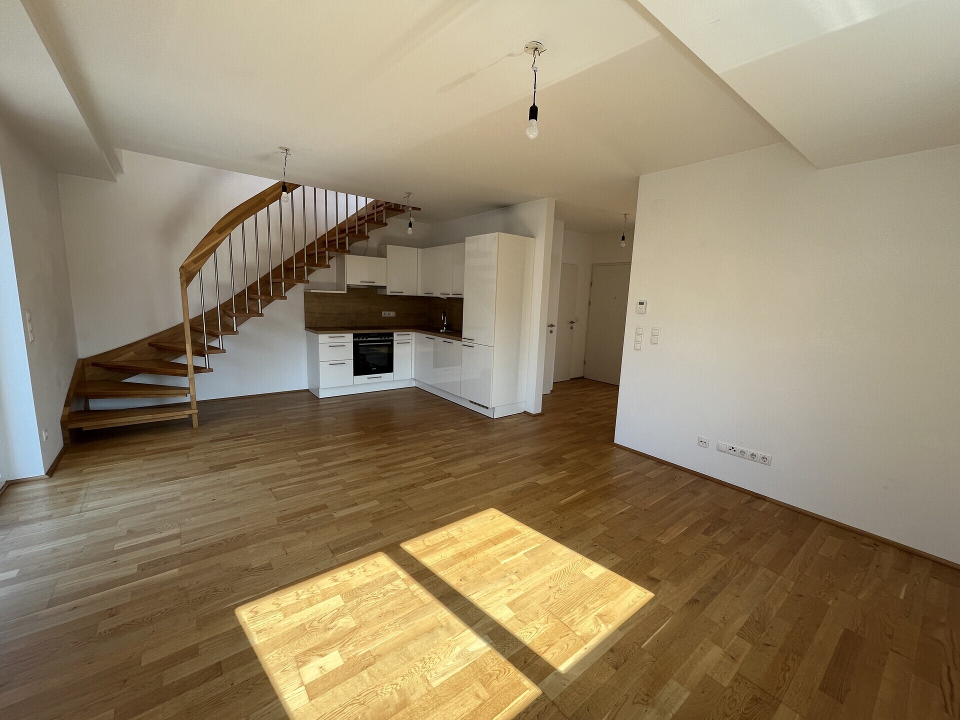 Traumhafte 2,5-Zimmer-DG-Maisonette mit Freifläche in ländlicher Lage zu mieten in 1230 Wien