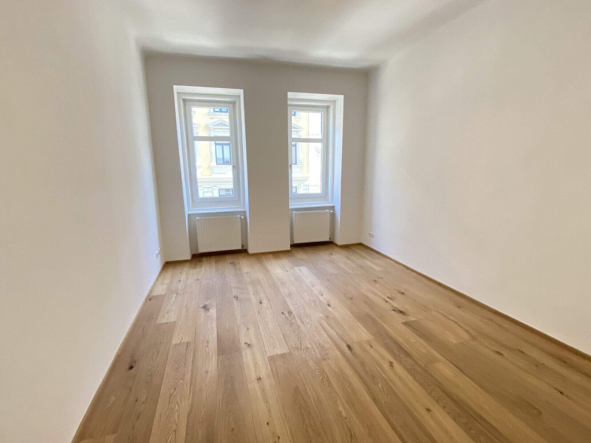 Frisch sanierte 2-Zimmer Altbauwohnung im Herzen von Margarethen - neuer Parkett - perfekte Single/Pärchen Wohnung - im 2.OG - zu kaufen in 1050 Wien