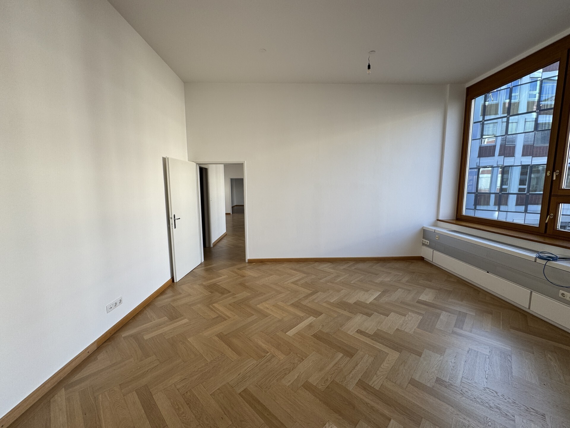 Small office for rent in the magnificent stock exchange building - 1010 Vienna