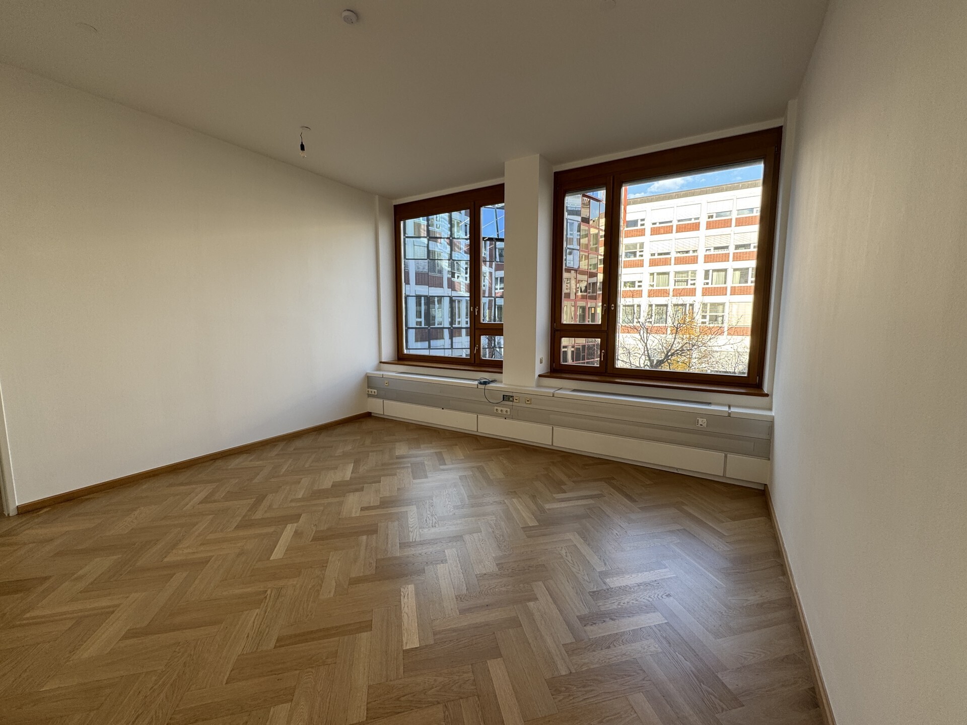 Small office for rent in the magnificent stock exchange building - 1010 Vienna