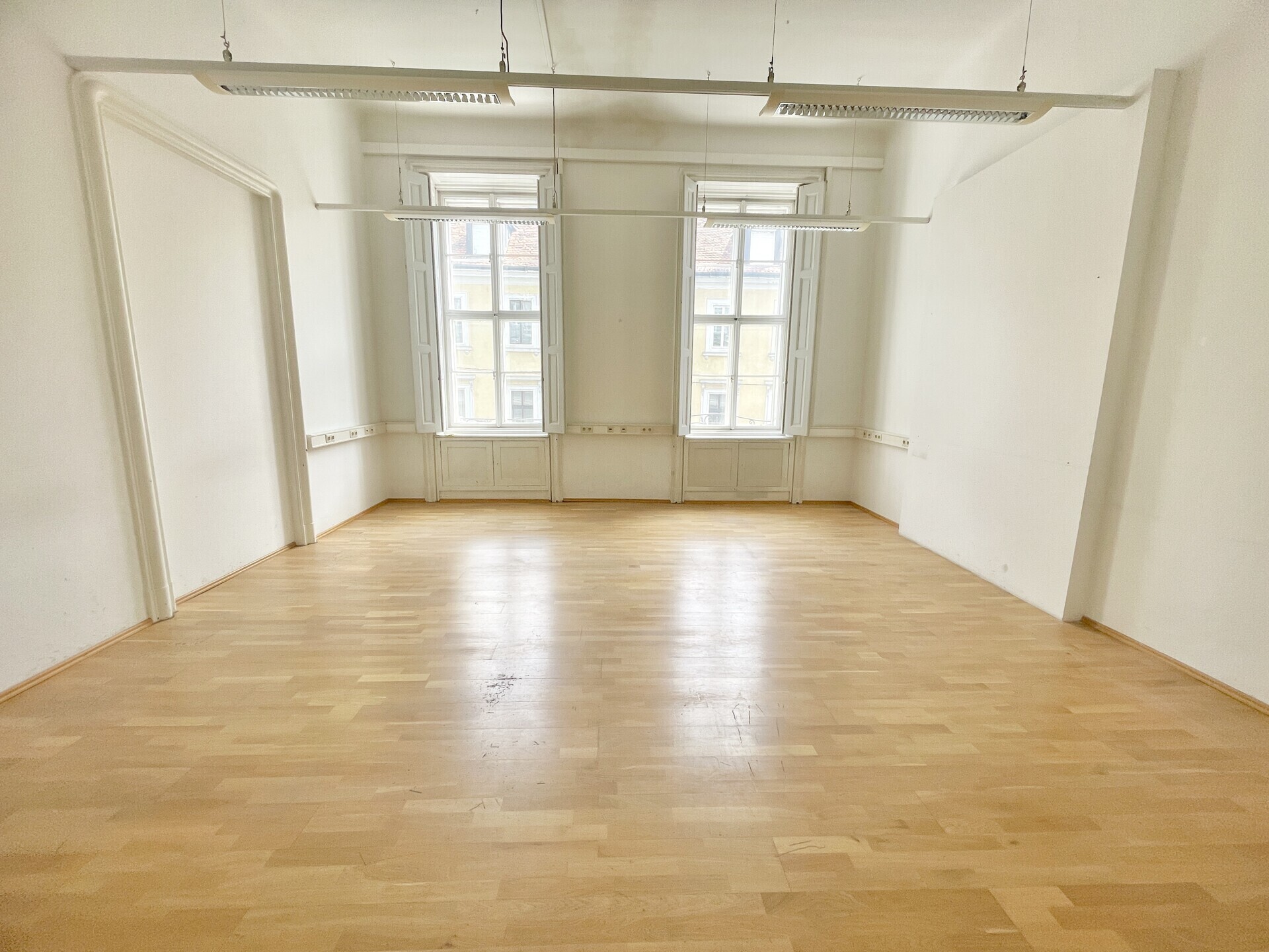 Spacious office space for rent near the Grazer Stadtpark!