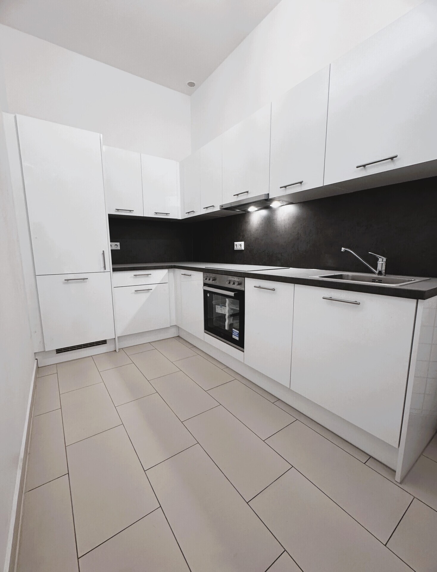 Designvolle Altbauwohnung im 3. Bezirk – Stilvolles Wohnen mit Küche und perfekter Anbindung an die U3, zu kaufen