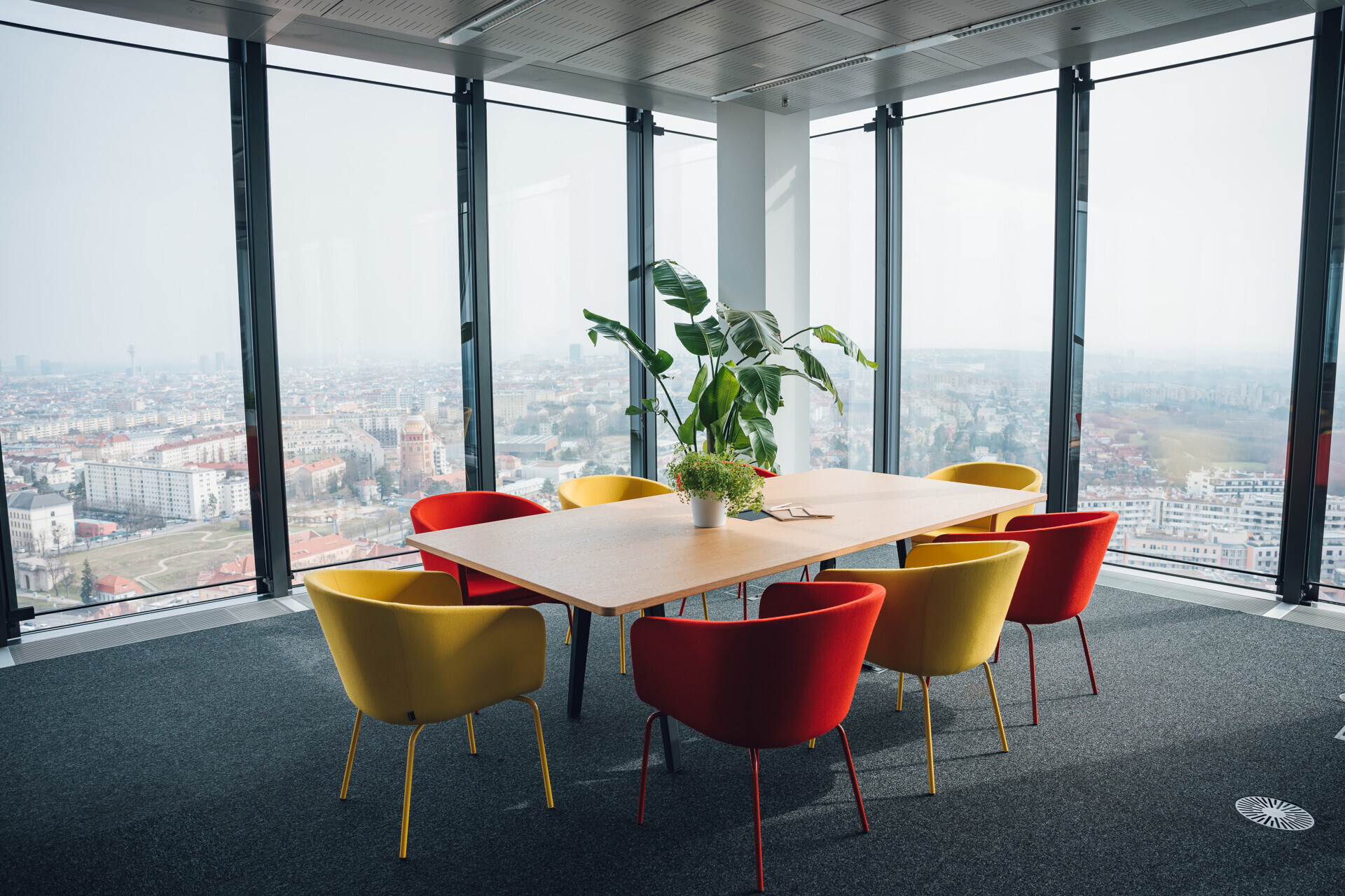 myhive Twin Tower - modern office space for rent in 1100 Vienna