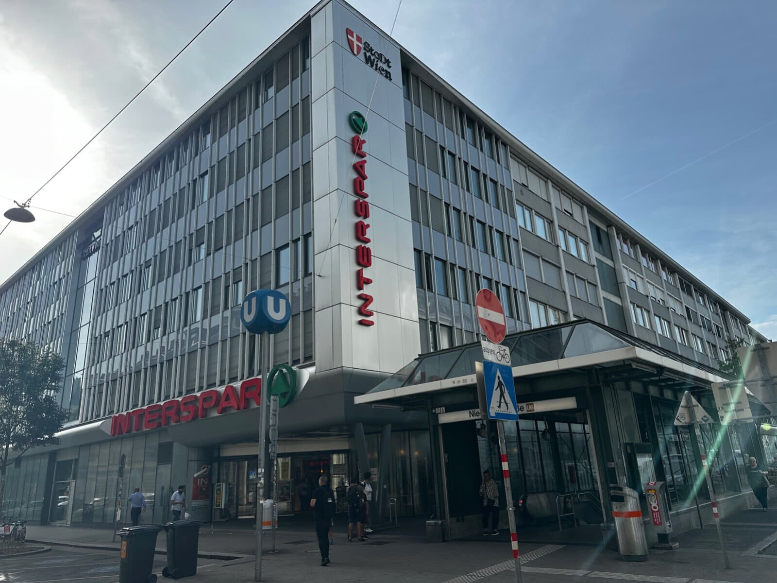 Hochwertig ausgebaute Büroﬂäche in 1120 Wien
