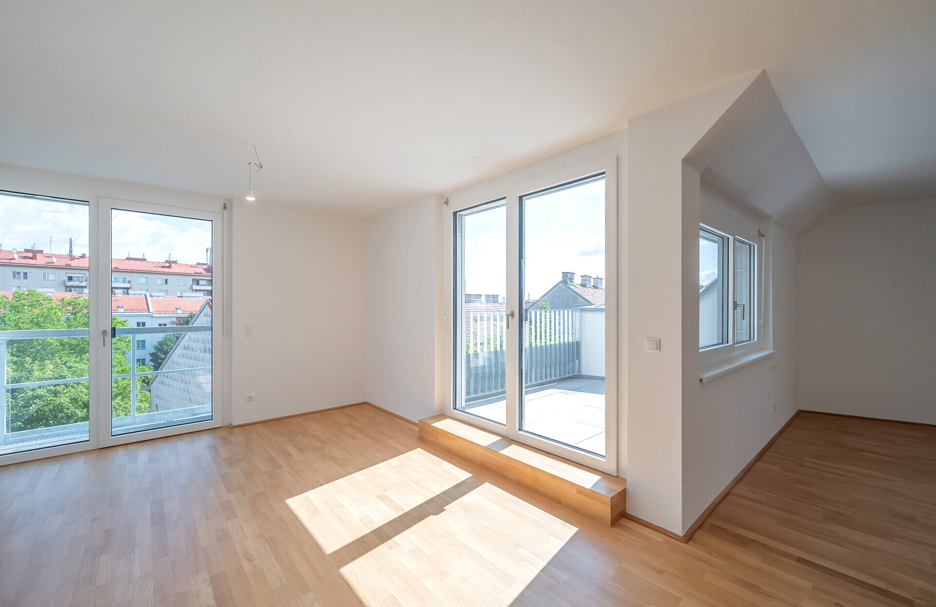Erstbezug: Sonnige, klimatisierte Zwei-Zimmer-Dachgeschoßwohnung  mit Terrasse - sofort verfügbar – zu mieten in 1170 Wien