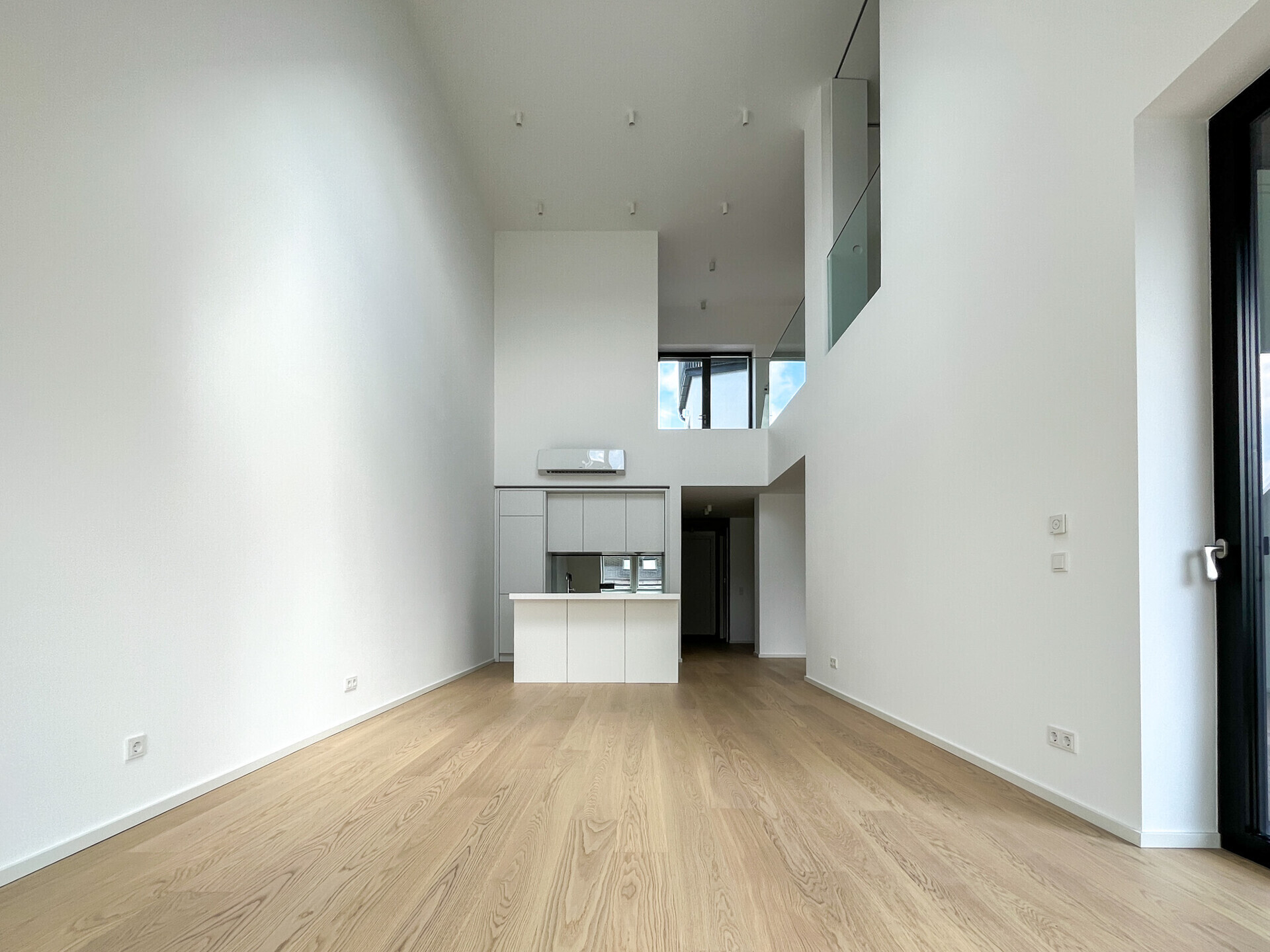 Generalsanierte 4-Zimmer-Dachgeschoß-Maisonette-Wohnung mit 3 Terrassen - zu mieten in 1030 Wien