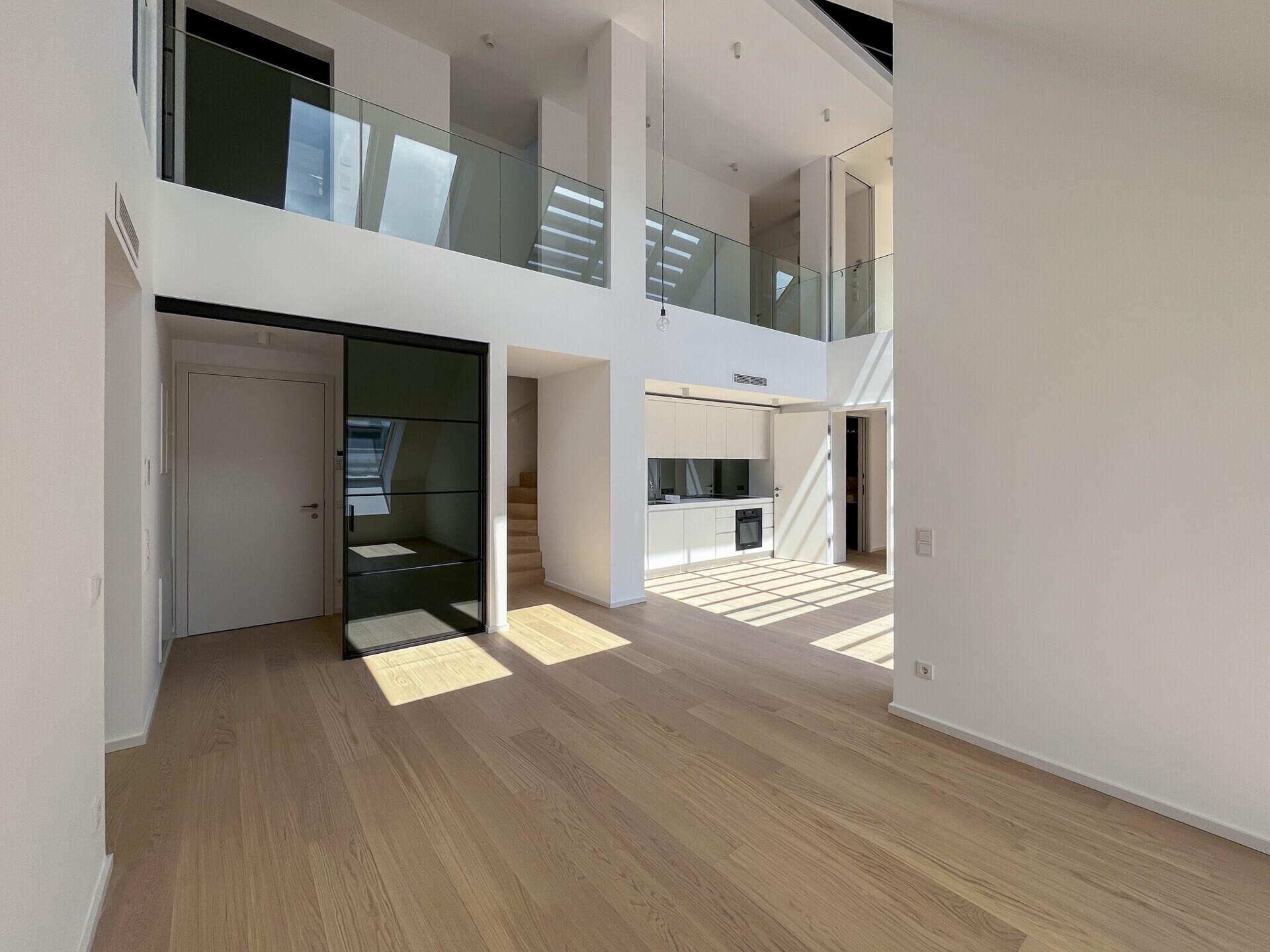 ERSTBEZUG: 5-Zimmer-Dachgeschoß-Maisonette-Wohnung mit 2 Terrassen – zu mieten in 1010 Wien