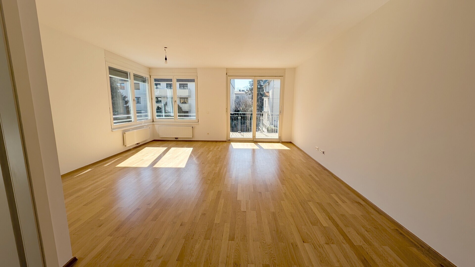 Erstklassige 4-Zimmer Wohnung mit Balkon nahe Grinzinger Allee in 1190 Wien zu mieten