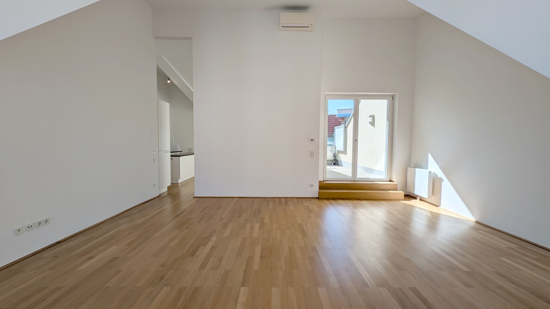 Unbefristete 4-Zimmer Dachgeschoß-Wohnung mit Terrasse in 1080 Wien zu mieten