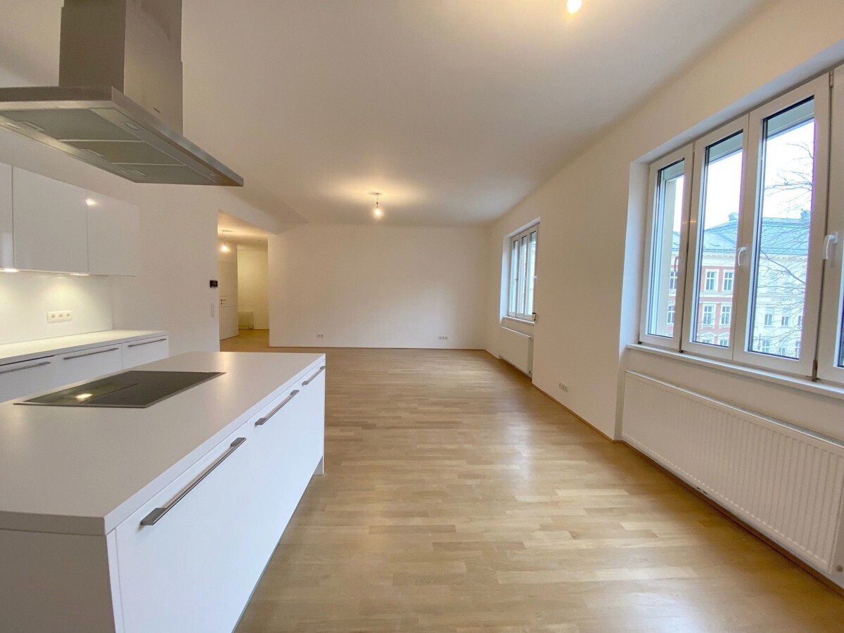 Wunderbare 4-Zimmer Altbau-Wohnung mit großer Loggia in 1040 Wien zu mieten
