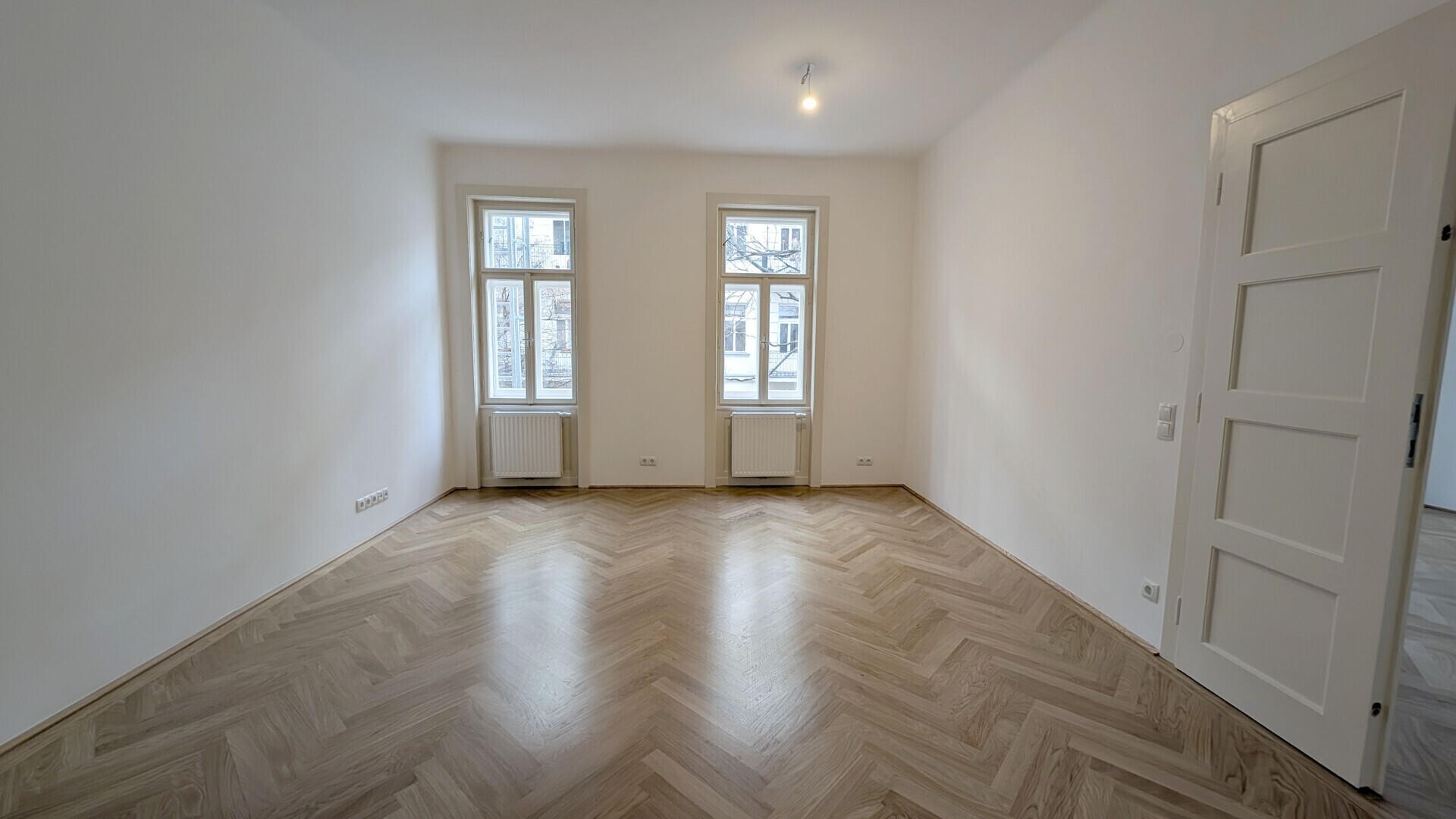 ERSTBEZUG: Unbefristete 3-Zimmer Altbau-Wohnung mit Balkon nahe Palais Auersperg in 1080 Wien zu mieten