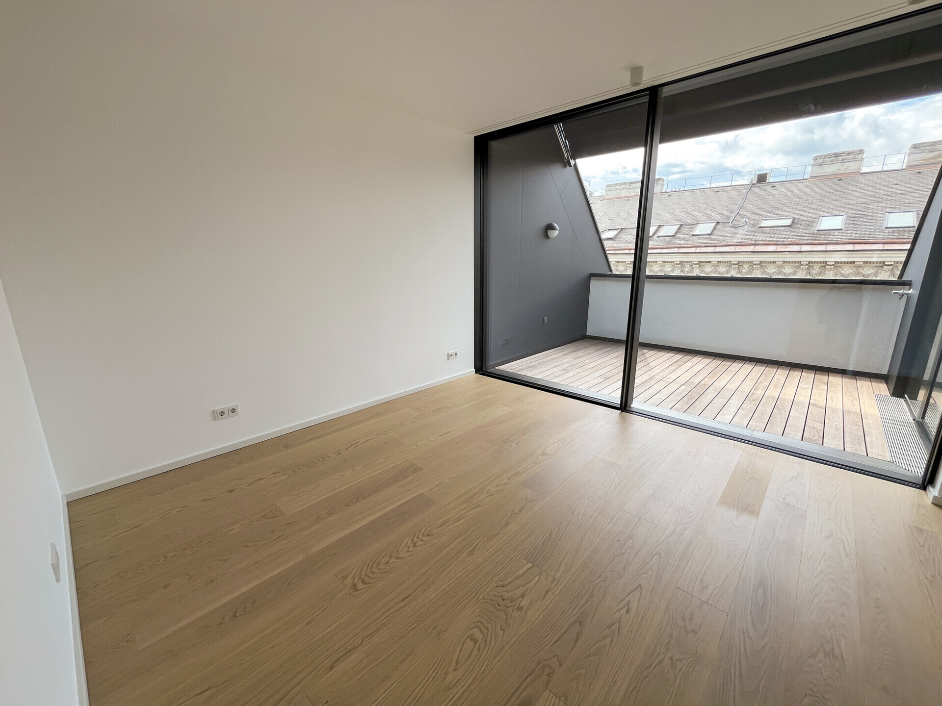 Generalsanierte 4-Zimmer-Dachgeschoß-Maisonette-Wohnung mit 3 Terrassen - zu mieten in 1030 Wien