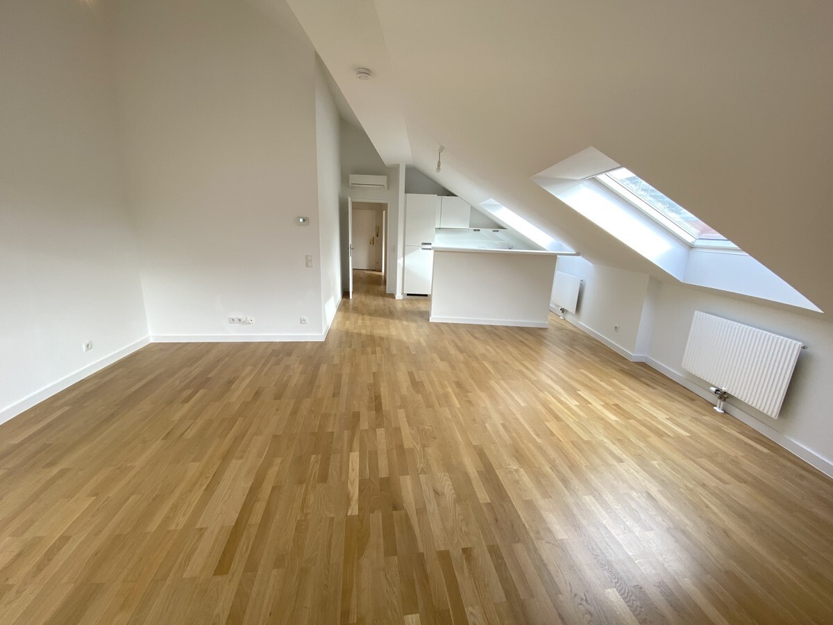 2-room attic apartment in a beautiful period house for rent for an indefinite period in 1010 Vienna