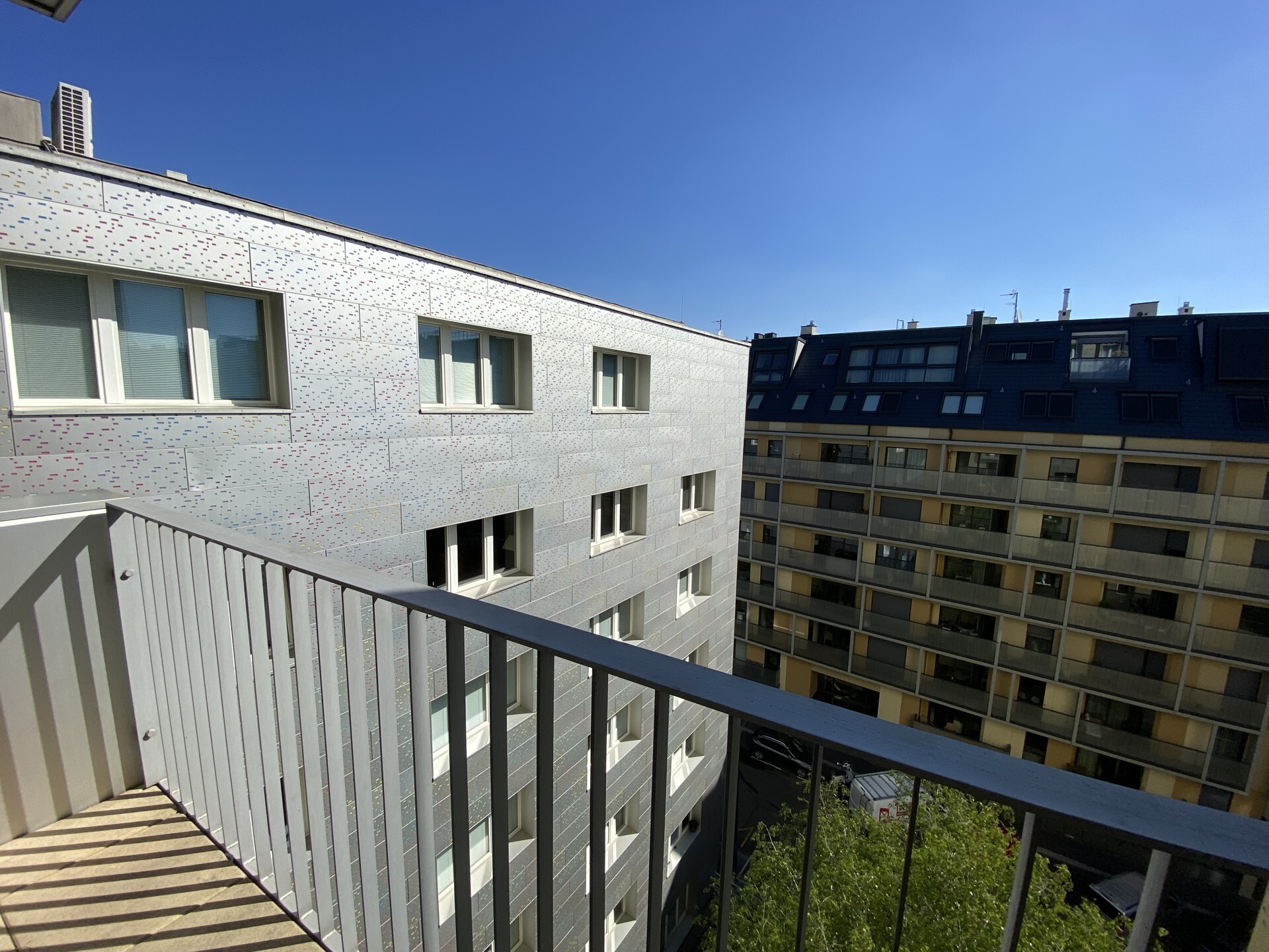 Traumhafte 3-Zimmer-Wohnung mit kleinem Balkon im 6. Stock direkt am Modenapark - zu mieten in 1030 Wien