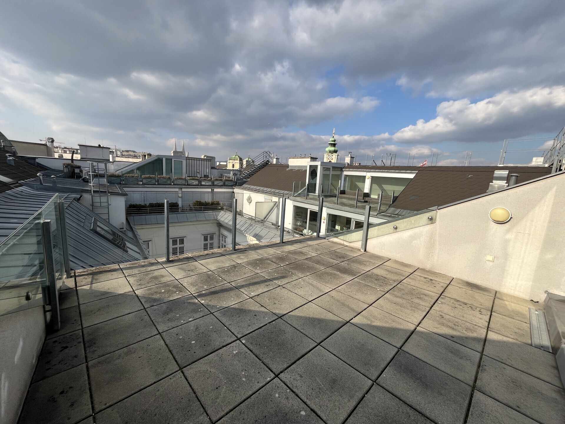 PALAIS HARDEGG: Top floor apartment with large terrace directly on the Freyung - for rent in 1010 Vienna