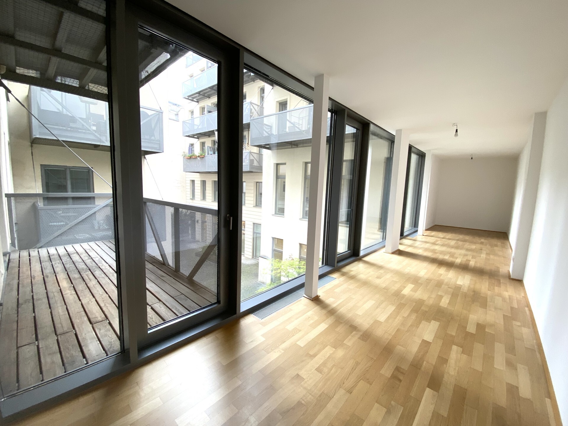 Extremely spacious 2-room apartment with approx. 9 m² balcony in prime location for rent for an indefinite period in 1070 Vienna