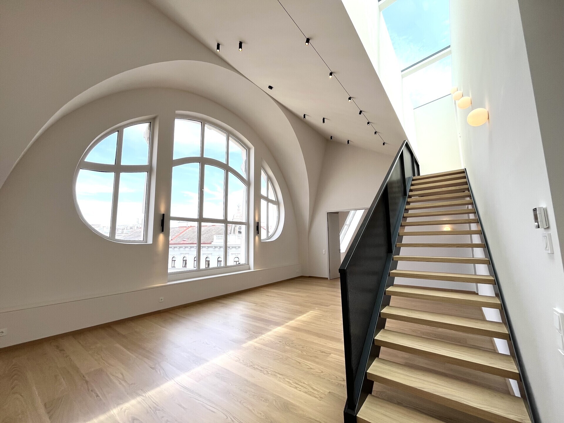 ERSTBEZUG nach DG-Ausbau - Moderne 5,5 Zimmer Wohnung mit Terrasse in 1090 Wien!