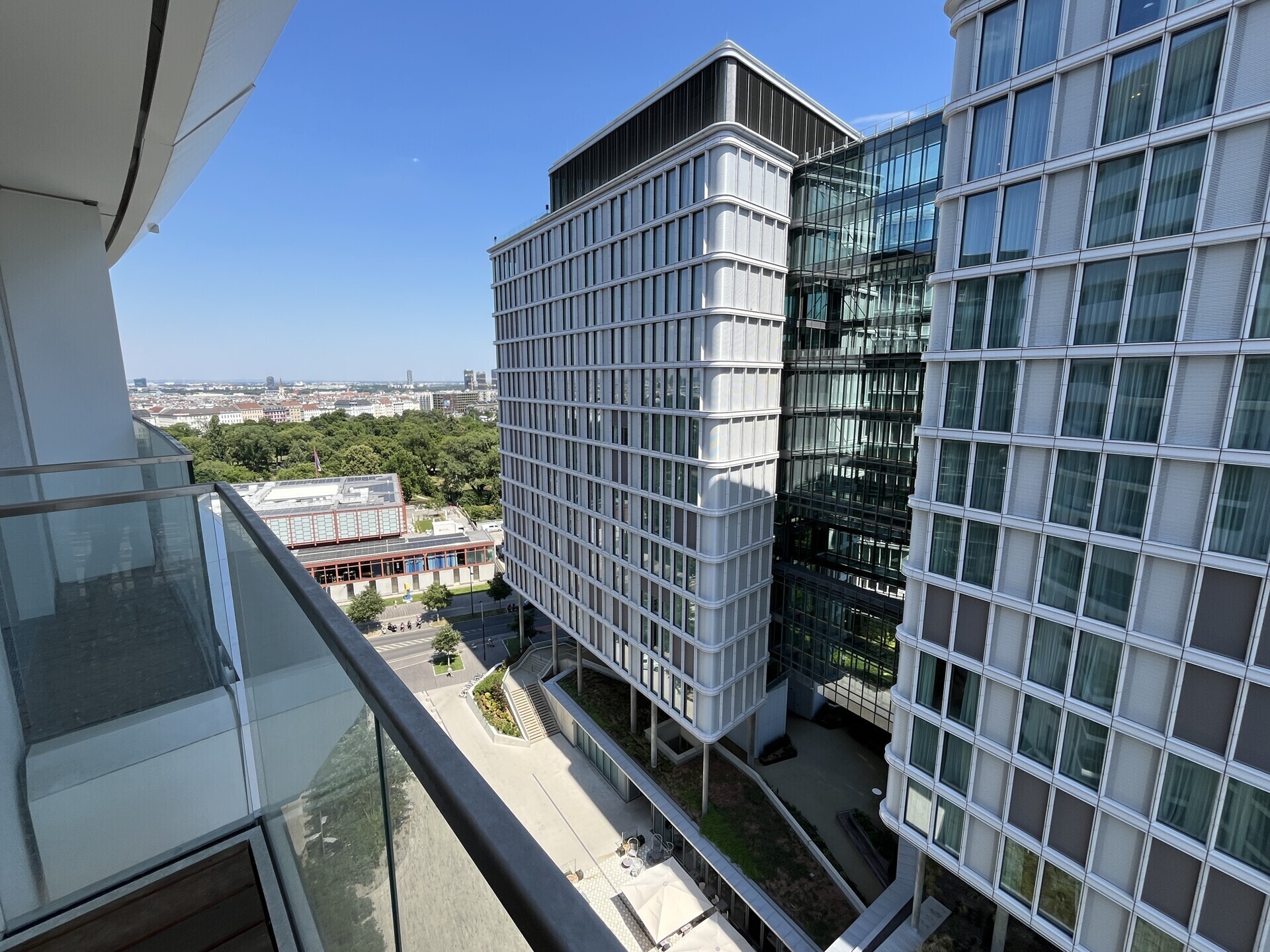 BelView Apartments: Geräumige 2-Zimmer-Wohung mit Freifläche im 12. Stock - zu mieten in 1100 Wien