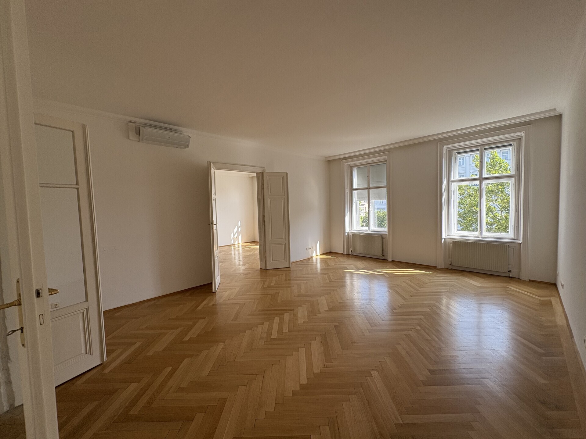 Repräsentative 4-Zimmer-Altbauwohnung nahe Oper zu mieten in 1010 Wien
